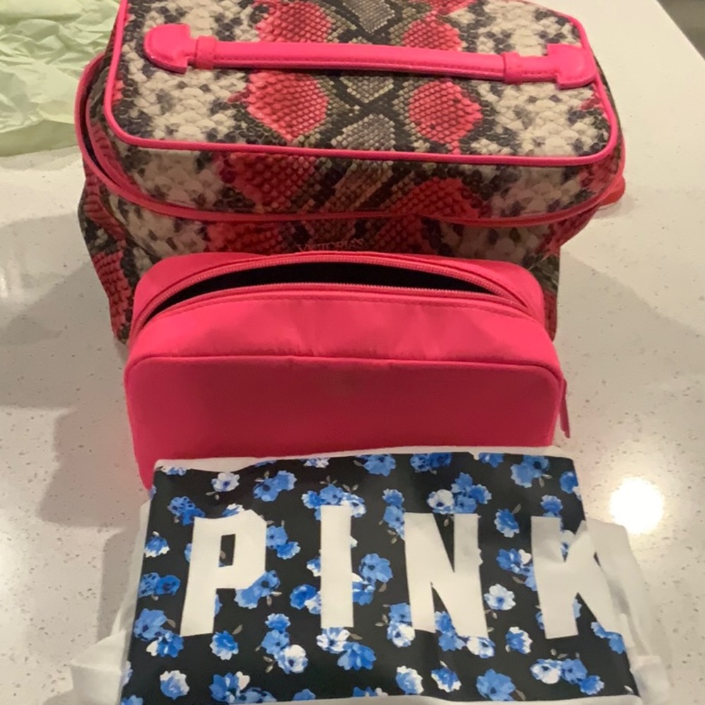 NWT  Victoria’s Secret cosmetic bag